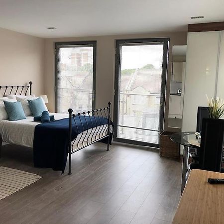 Studio Apartment Opposite Shoreditch Park Лондон Екстериор снимка