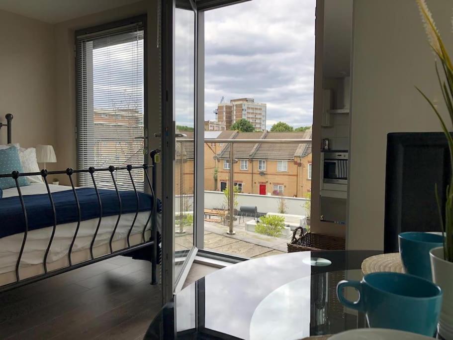 Studio Apartment Opposite Shoreditch Park Лондон Екстериор снимка