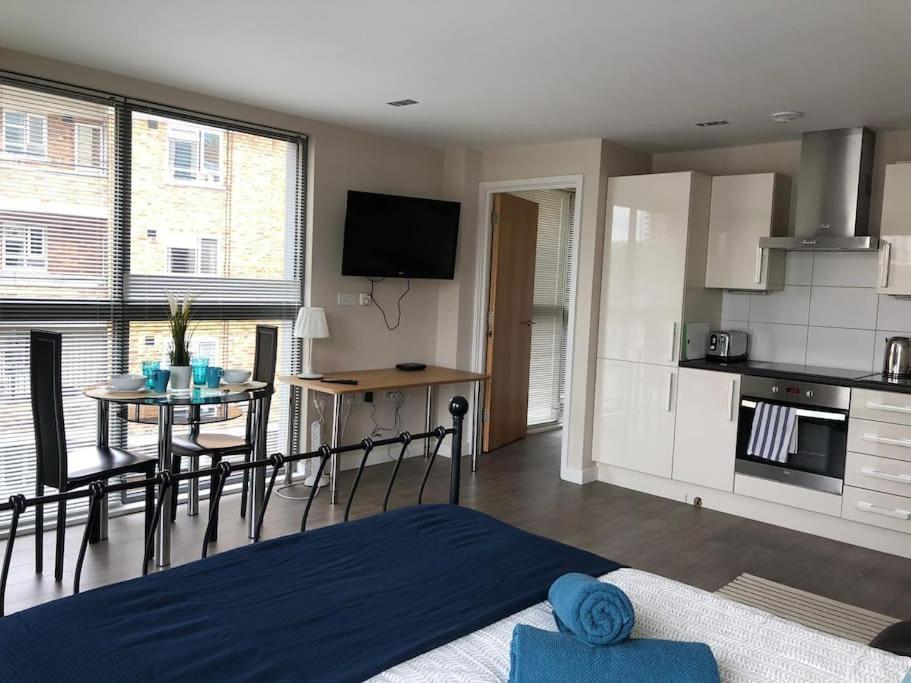 Studio Apartment Opposite Shoreditch Park Лондон Екстериор снимка