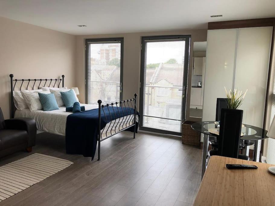 Studio Apartment Opposite Shoreditch Park Лондон Екстериор снимка